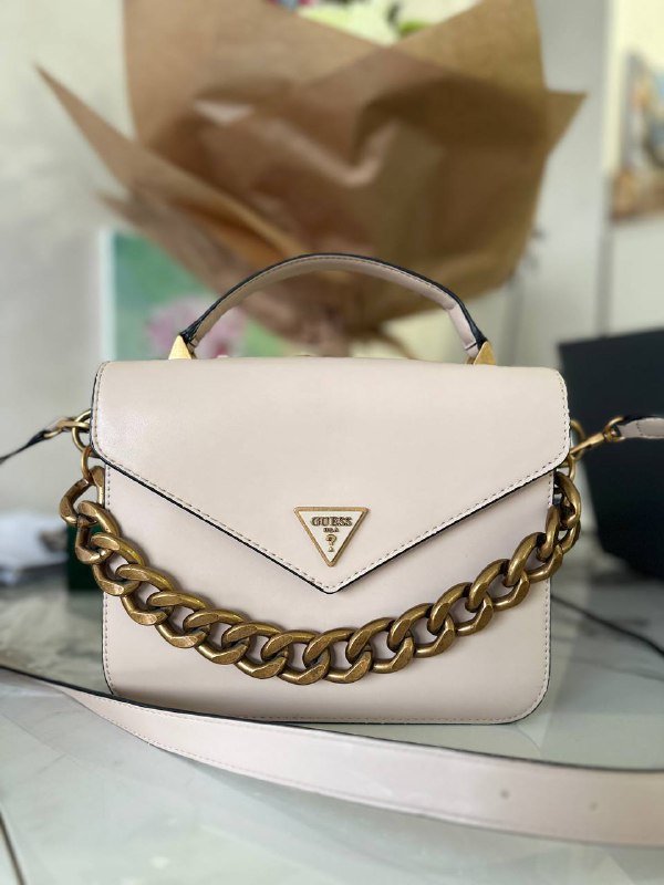 Пальто женское, мужская жилетка, мисти Victoria’s Secret, парфюм Yara, сумка Guess 5