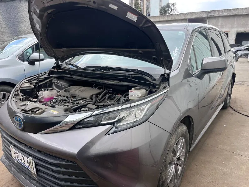 Toyota Sienna гибрид 2022 1