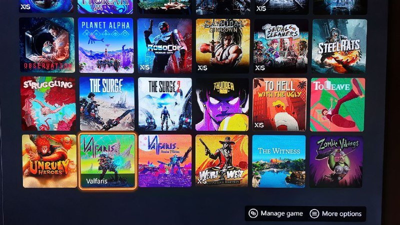 Xbox Series X и геймпад с аккаунтом и играми 4