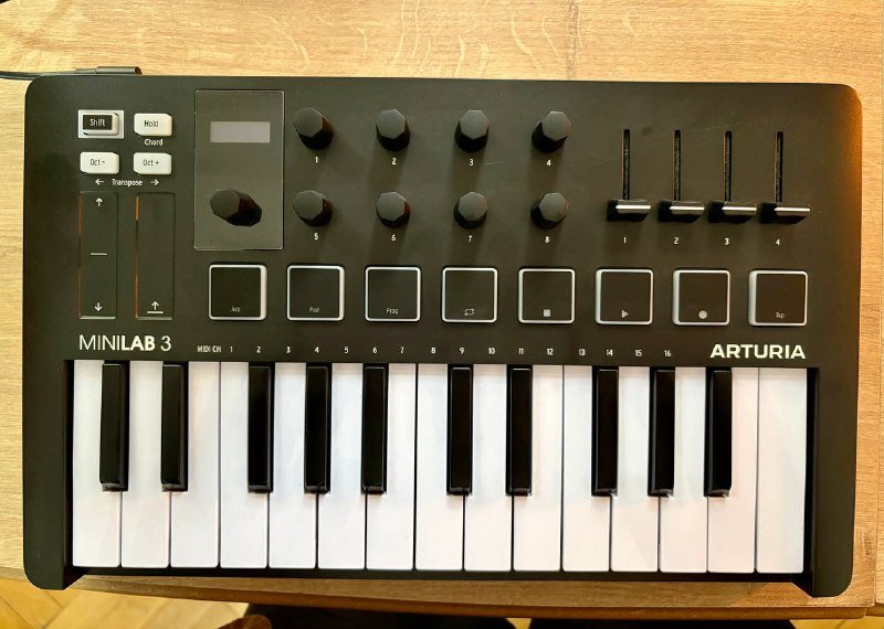 Миди клавиатура Arturia Minilab 3, аудио мониторы ADAM-Audio T5V 2