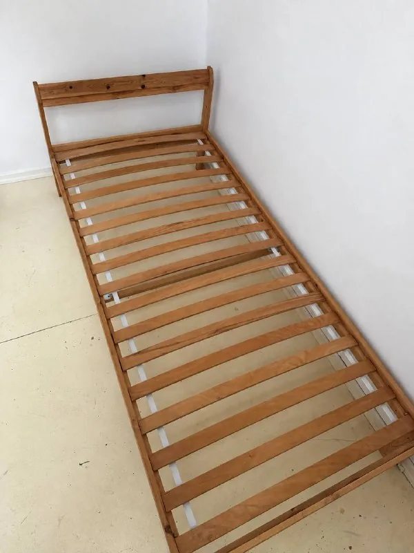 Кровать, плед, коврик, наушники, босоножки, масло, мышь Apple 1