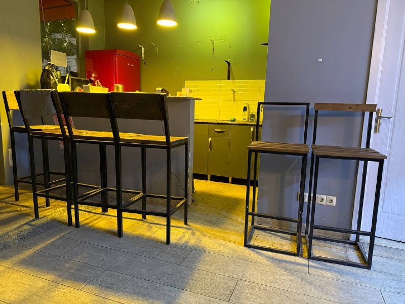 Столы, стулья, барные стулья, комод, бабинный магнитофон, телевизоры 10