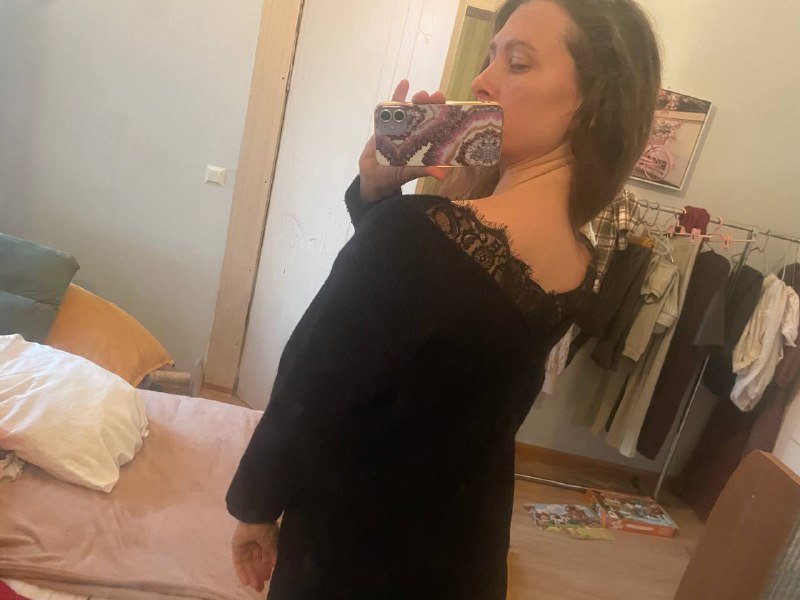 Чёрный свитер с кружевной оборкой 36-38 5