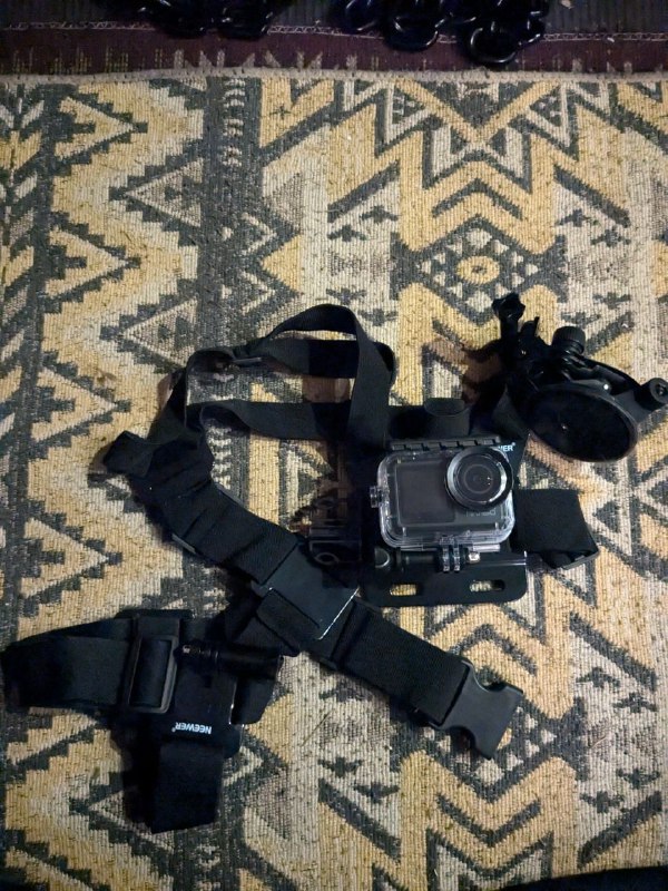 Neewer camera set, Akaso camera, accessories, 2 SD cards 3
