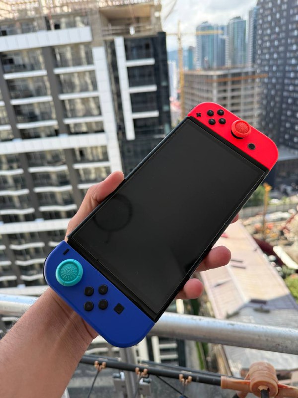 Nintendo Switch Oled с играми Mario Kart, Zelda, Splatoon, Crash Bandicoot 1