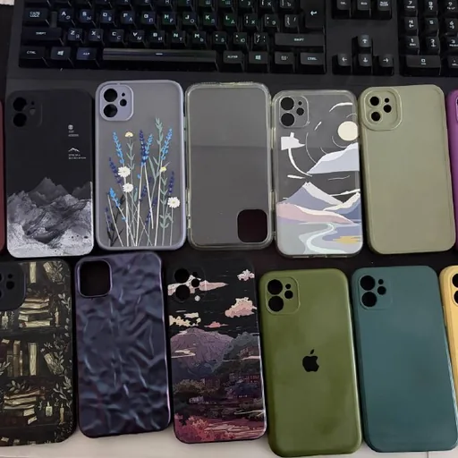 Чехлы на iPhone 11