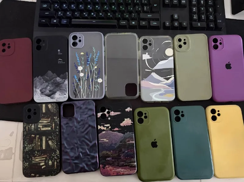 Чехлы на iPhone 11