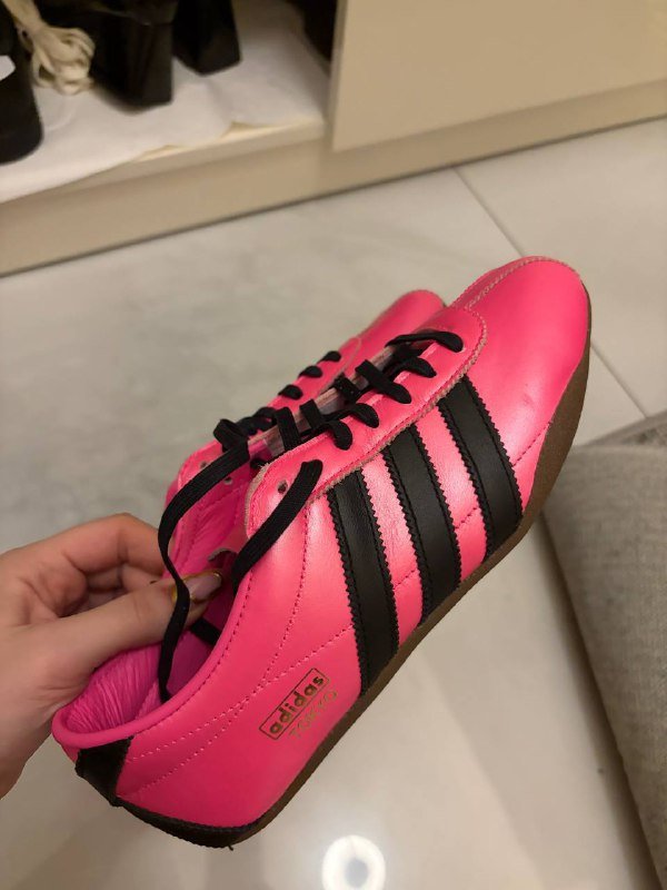 Женские кроссовки Adidas Tokyo ярко-розовые 2