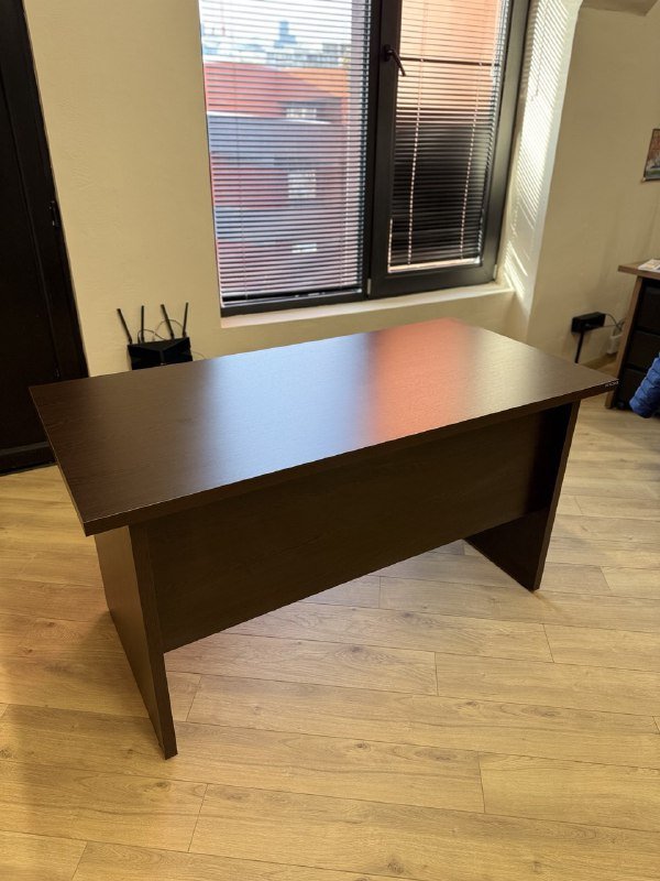 Офисный стол