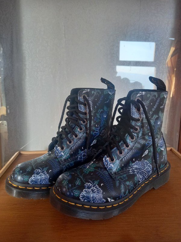 куртки, пальто, ботинки, кухонные принадлежности 8