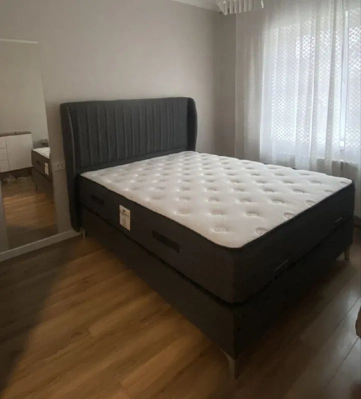 Кровать с матрасом 160х200