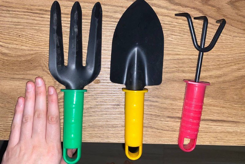 Садовые инструменты, маленькие горшки