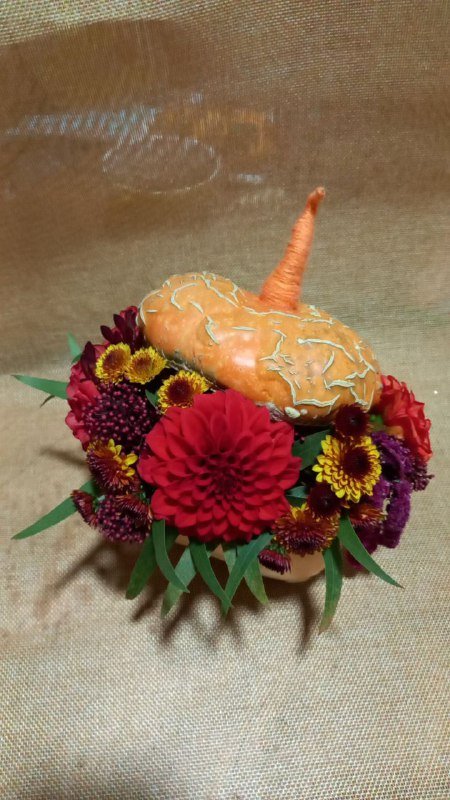 Цветочная композиция в тыкве