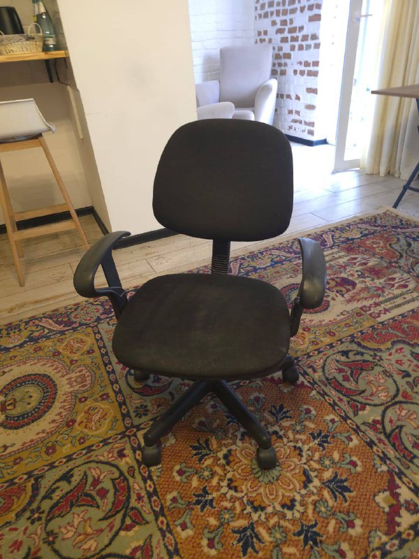 Офисный стул в хорошем состоянии 2