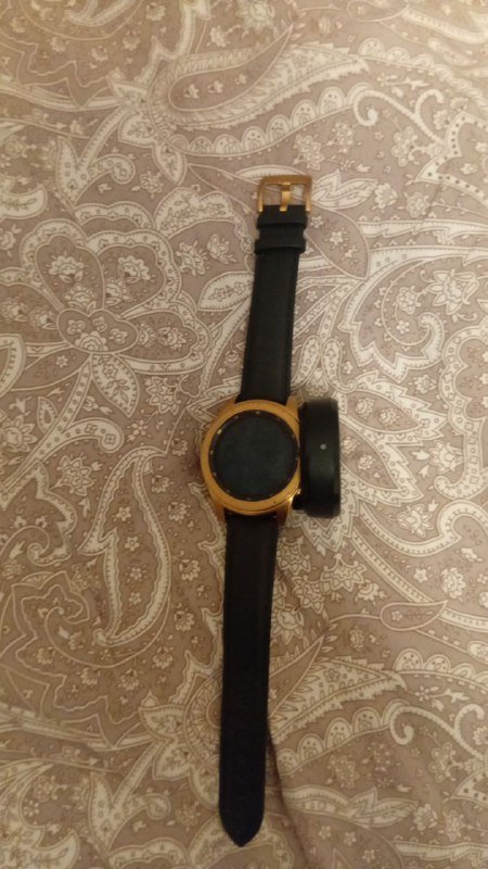 Galaxy Watch с NFC и беспроводной зарядкой