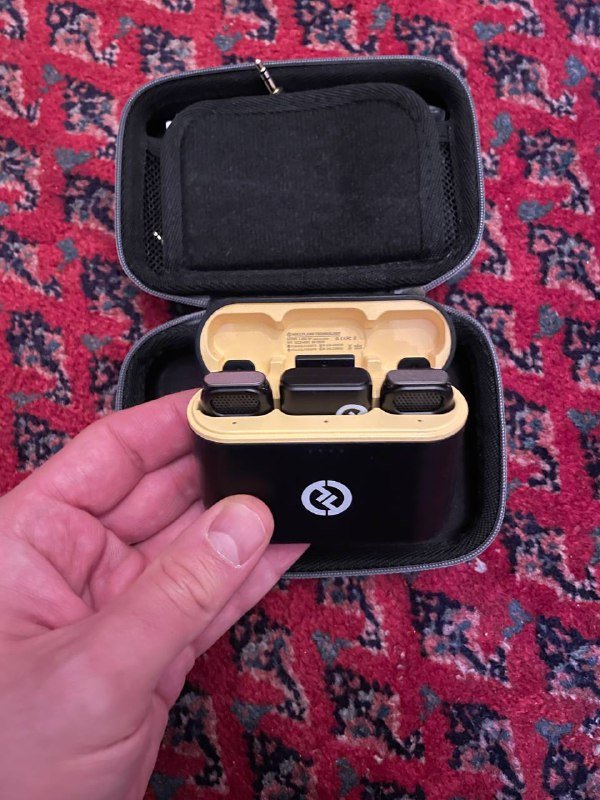 Микрофоны Hollyland Lark M1, XLR провода, роутер Asus, кабель Ethernet, USB hub, кейс для наушников