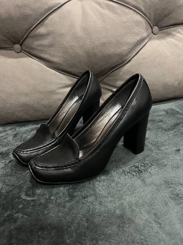 Кофта зеленая, джинсовая юбка, шлепки Lacoste, туфли на танкетке, кроссовки Calvin, черные туфли 9