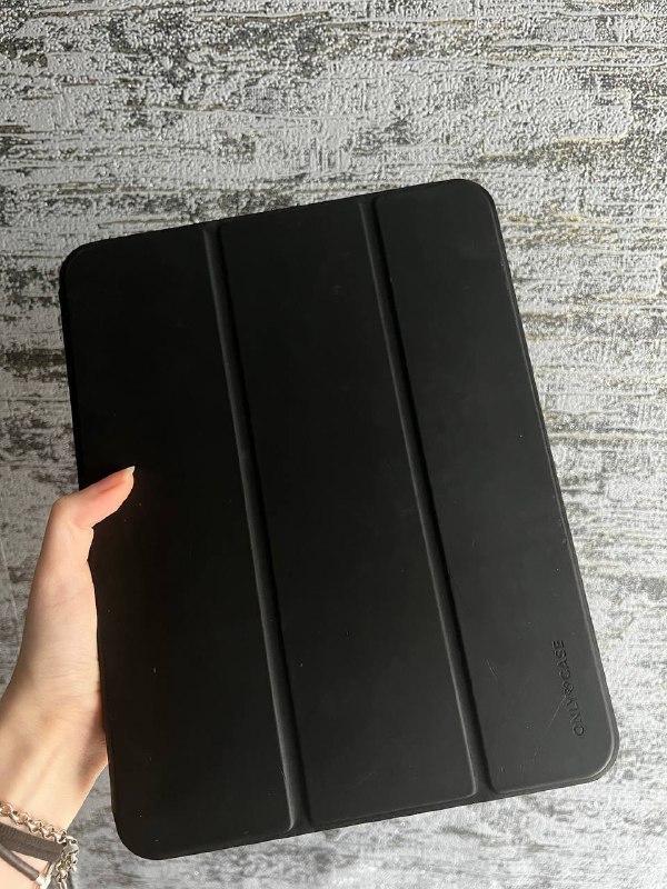 iPad Air 4 (2020) с чехлом и стилусом 2