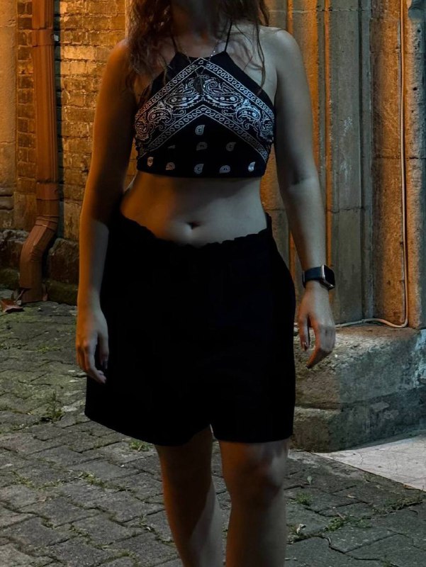 Черные шорты, серый топик H&M, топик бандана 3