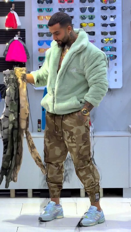 Мужские камуфляжные джоггеры и пушистая куртка