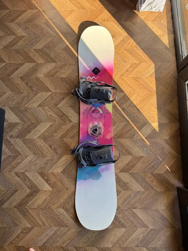 Женский сноуборд Salomon Lotus 151 1