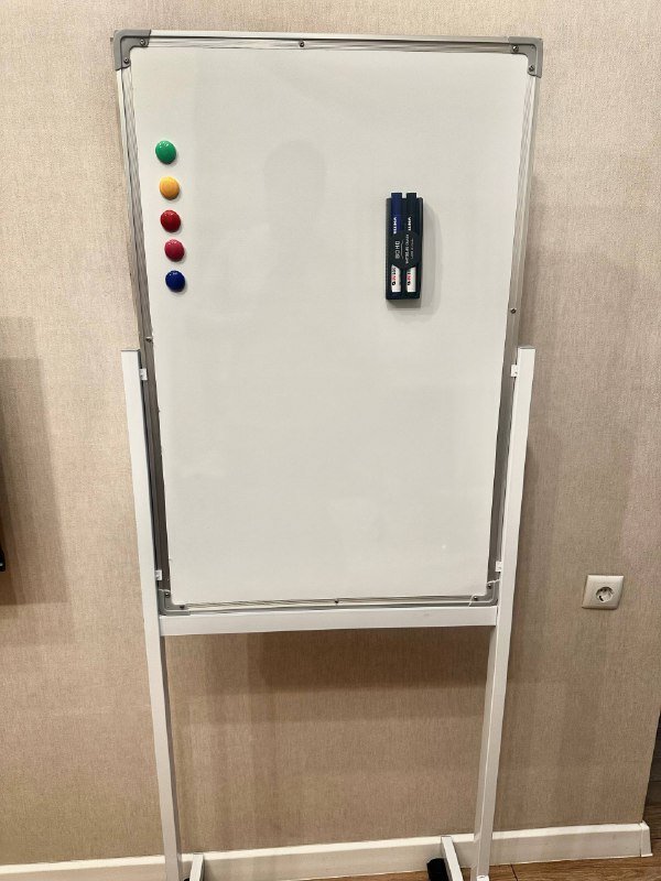 Доска магнитно-маркерная двухсторонняя на колесиках