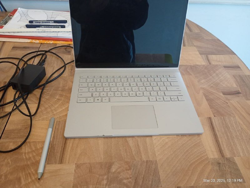 Microsoft Surface Book 2 4