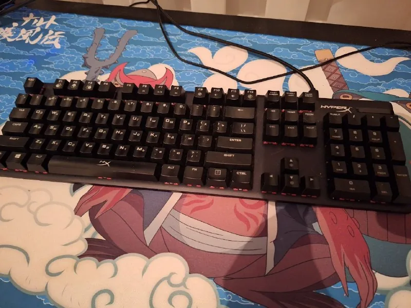 Клавиатура HyperX Alloy, компьютерное кресло 1