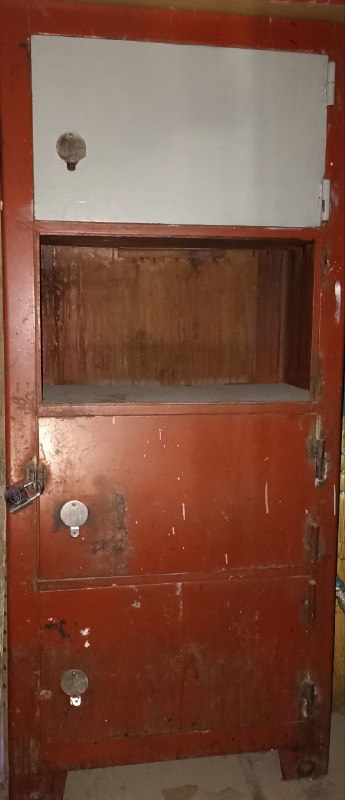 Шкаф-сейф для работы 2