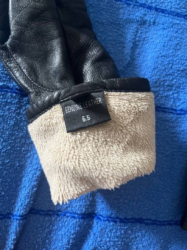 Джинсовая куртка, шапка, кожаные перчатки, худи, юбка, рубашка 4