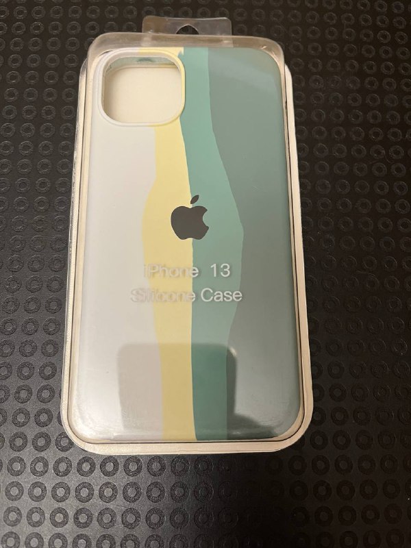 Защитный силиконовый чехол на IPhone 13