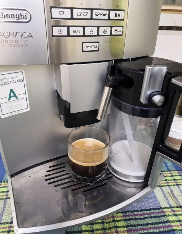 Кофемашина Delonghi ESAM 4200.S 1