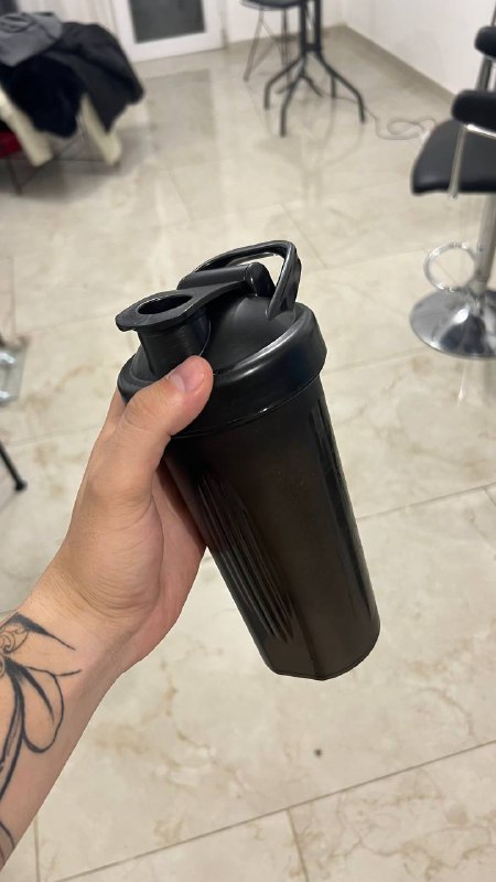 Стул, мойка для головы, гантели, лампа, костюм, зеркало, бутылка, шуба, куртка, валик 10