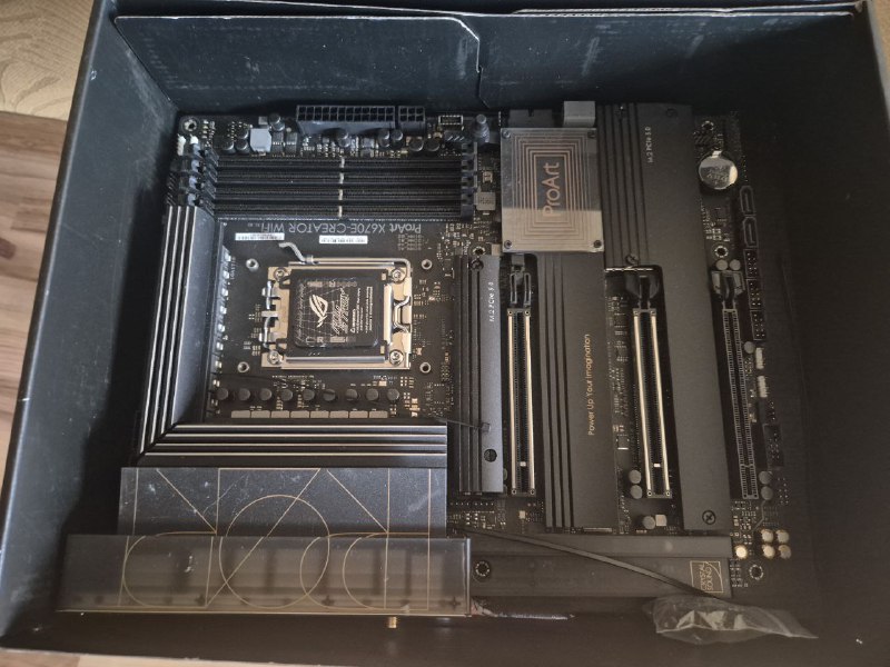 Видеокарта Dual Radeon RX 6600 XT OC, Материнская плата ASUS ProArt X670E, Корпус DeepCool CK560, Жесткий диск 4Tb Western Digital RED, Аудиокарта 7.1 Sound Blaster Audigy Rx 2