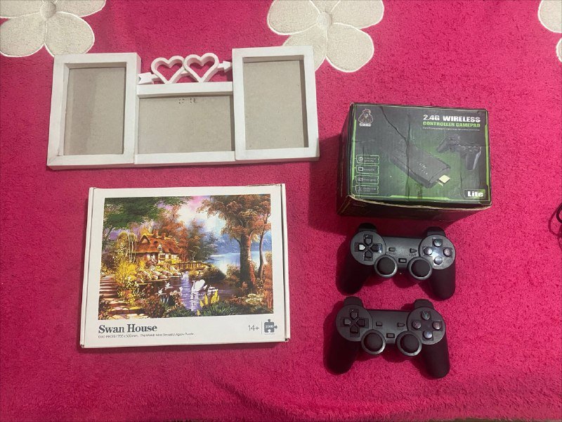 Сушилка на стену, микрофон, резиновые сапожки, рамка для фото, пазл, приставка с джойстиками 4