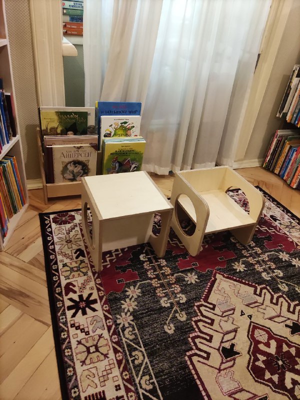 Детский стульчик, который превращается в столик 3