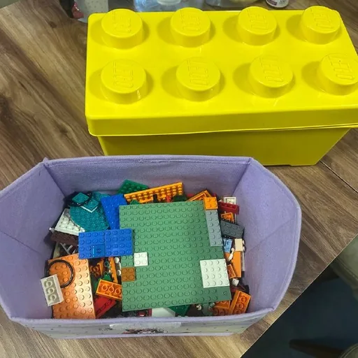 Набор оригинальных деталей LEGO с контейнером