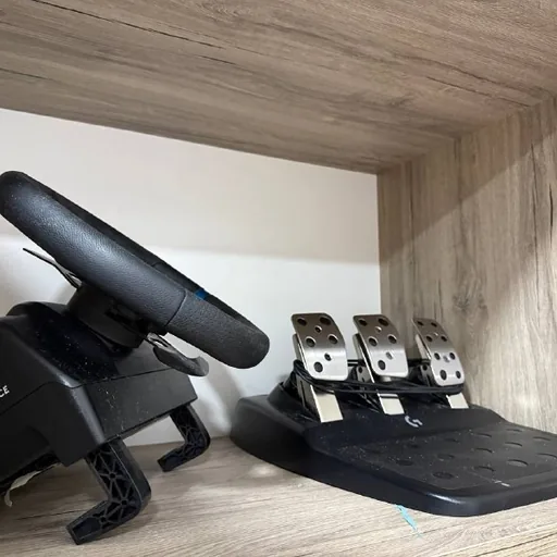 Игровой руль и педали Logitech G923
