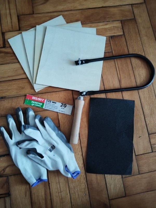 Лобзик ручной, перчатки, пилочки, наждачная бумага, фанера