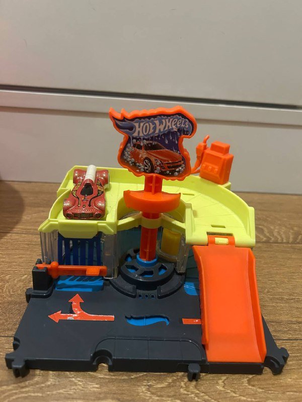 Hot Wheels City Pizza Slam и Downtown Express Playset с машинками 2