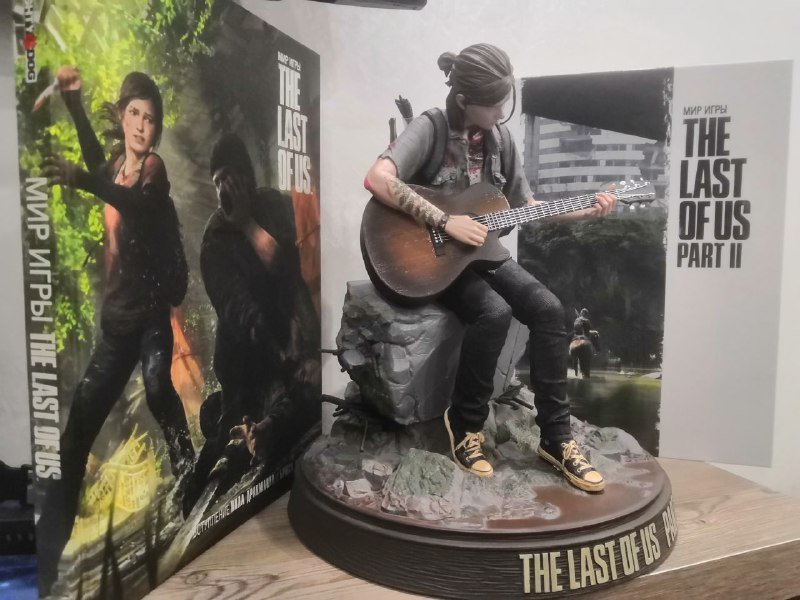 Фигурка Элли из игры, артбуки 1 и 2 частей 2