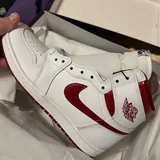 Кроссовки Jordan, карго шорты Oakley, шорты для плавания, футболки Nike, Adidas 5