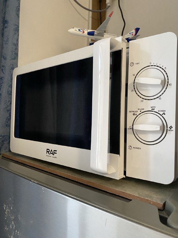 Настольная лампа, фен, отпариватель, компьютерное кресло, микроволновка, пылесос, коврики для йоги, мониторы, клавиатура, турка для кофе 5