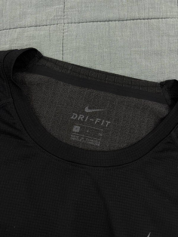 Ветровка Hummel, спортивный топ Nike, футболки Nike и Adidas, леггинсы Nike, спортивные топы и лонгсливы 5