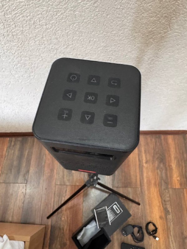 Byintek P20 Mini Smart DLP projector 2