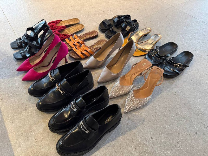 Женская обувь разных моделей черная и цветная 3