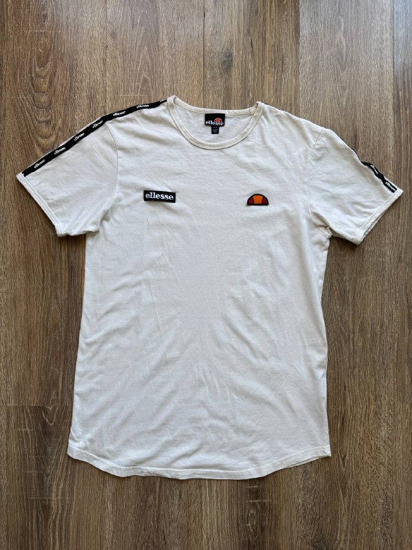 Шорты Napapijri, футболки Mammut, Carhartt WIP, Ellesse, Поло Barbour, Кепка Nike, штаны Fjällräven, Berghaus, мессенджер Eastpak 6