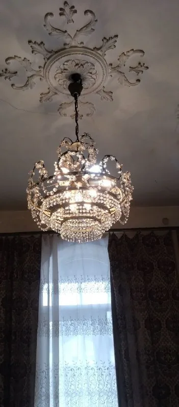Хрустальные люстры, бра 1