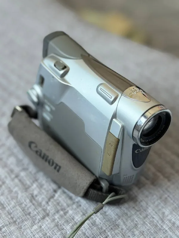Видеокамера Canon 1
