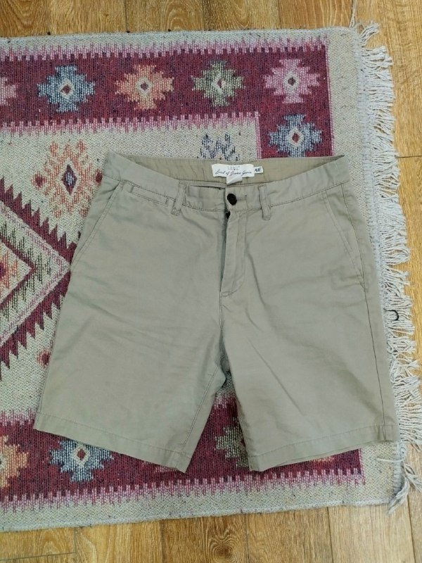 Джинсы SHU, Штаны UNIQLO карго, Шорты H and M, Рубашка вельветовая, Кепки, Книги 3